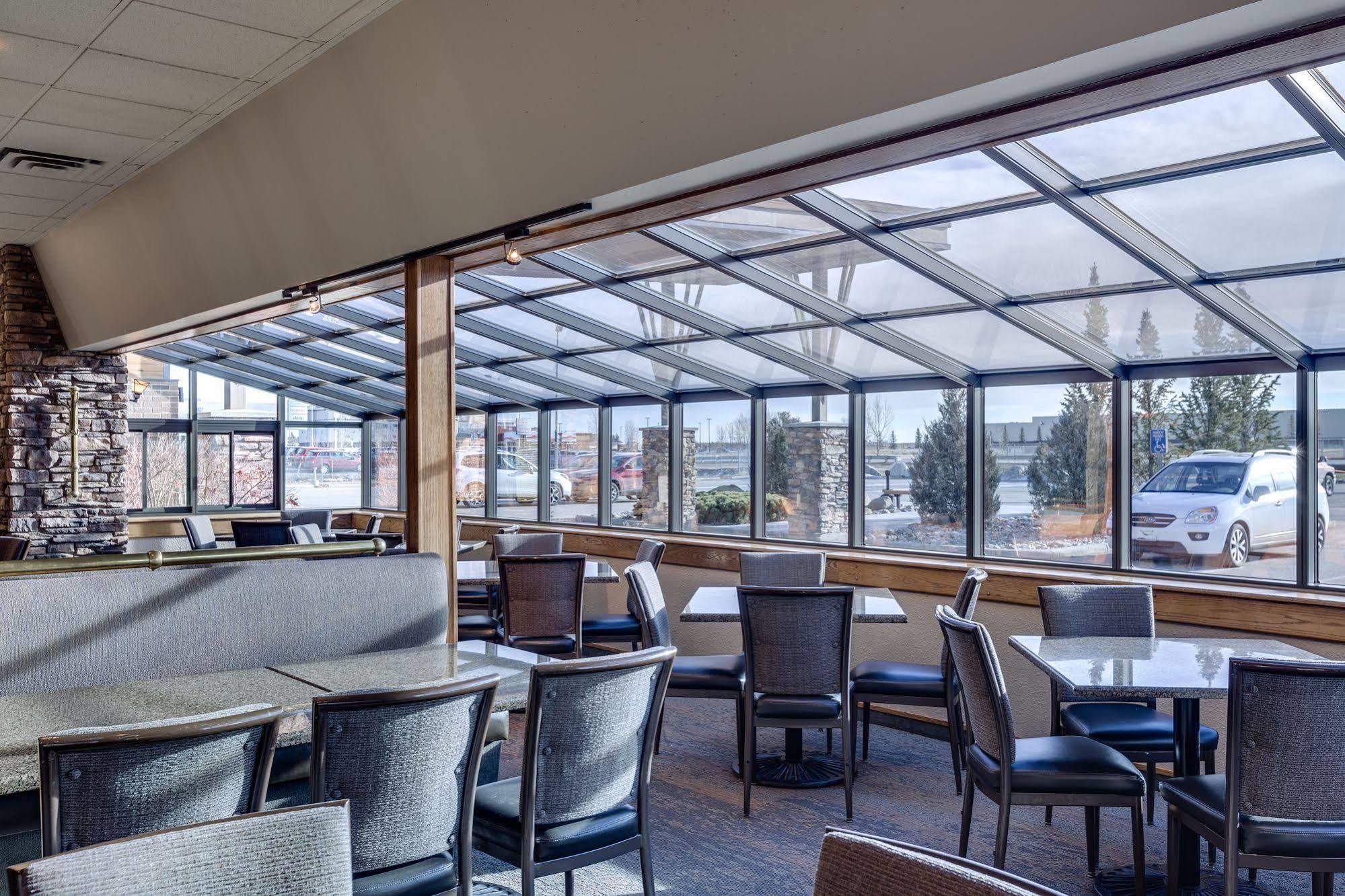 Heritage Inn Hotel & Convention Centre - High River Extérieur photo