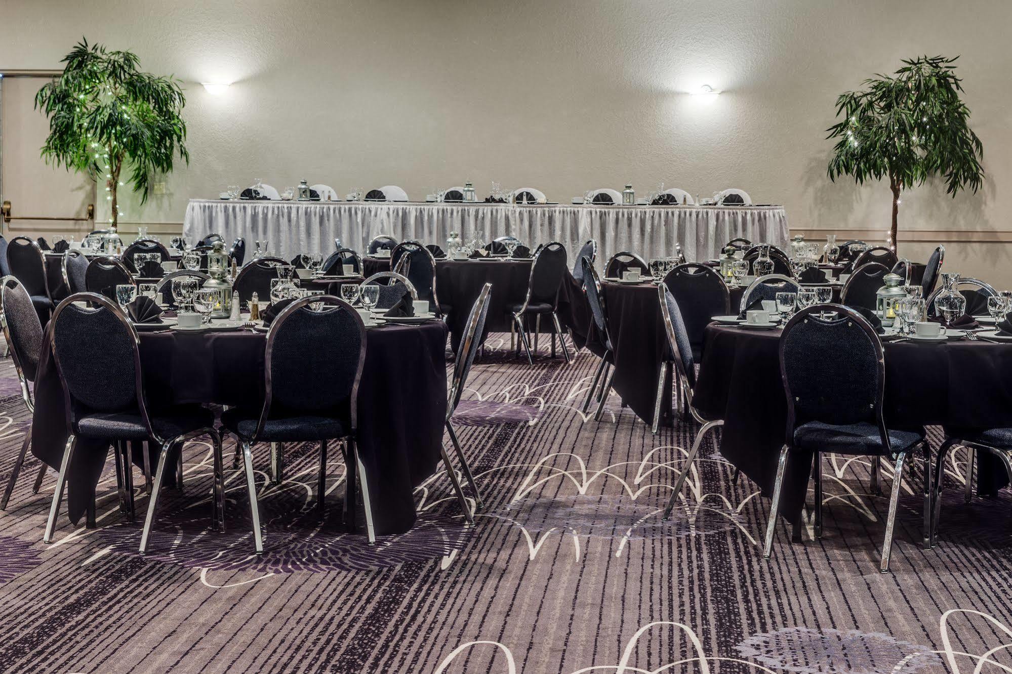Heritage Inn Hotel & Convention Centre - High River Extérieur photo